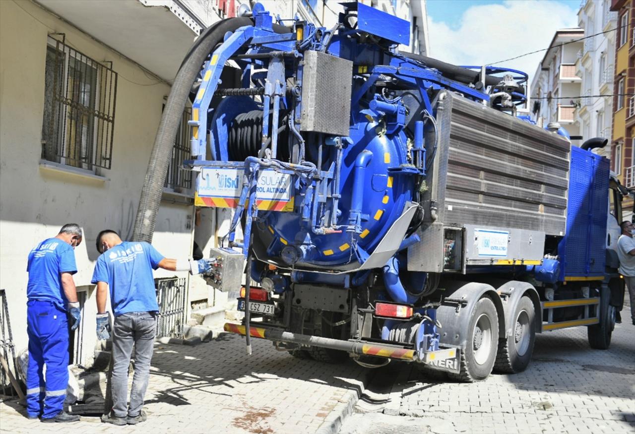 Esenyurt Belediyesi İle İbb, Selden Etkilenen Mahallelerde Çalışmaları Sürdürüyor