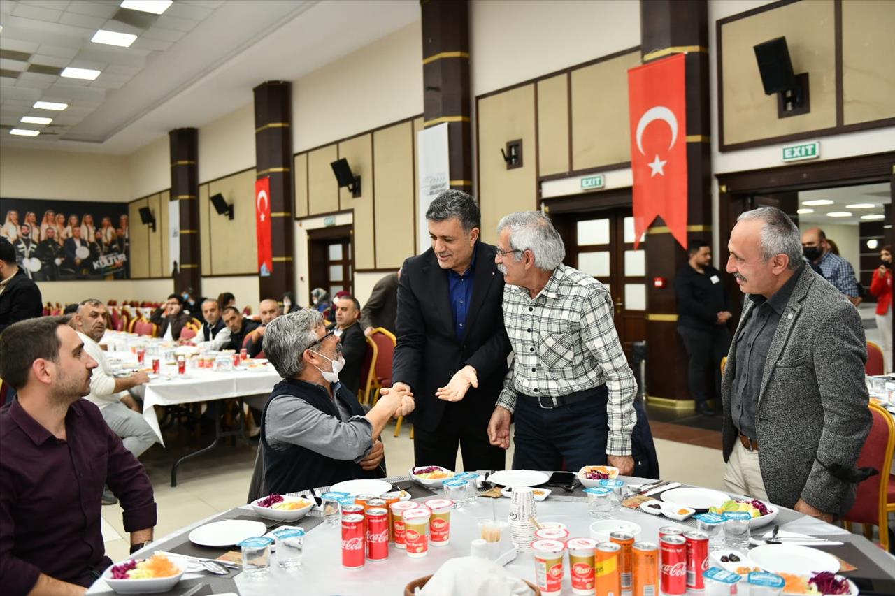 Başkan Kemal Deniz Bozkurt, Kent Konseyi İle İftarda Bir Araya Geldi