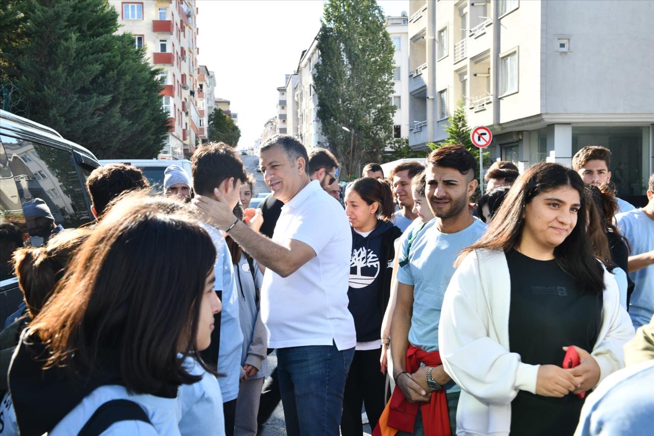 Başkan Bozkurt'tan Gençlerle Farkındalık Yürüyüşü