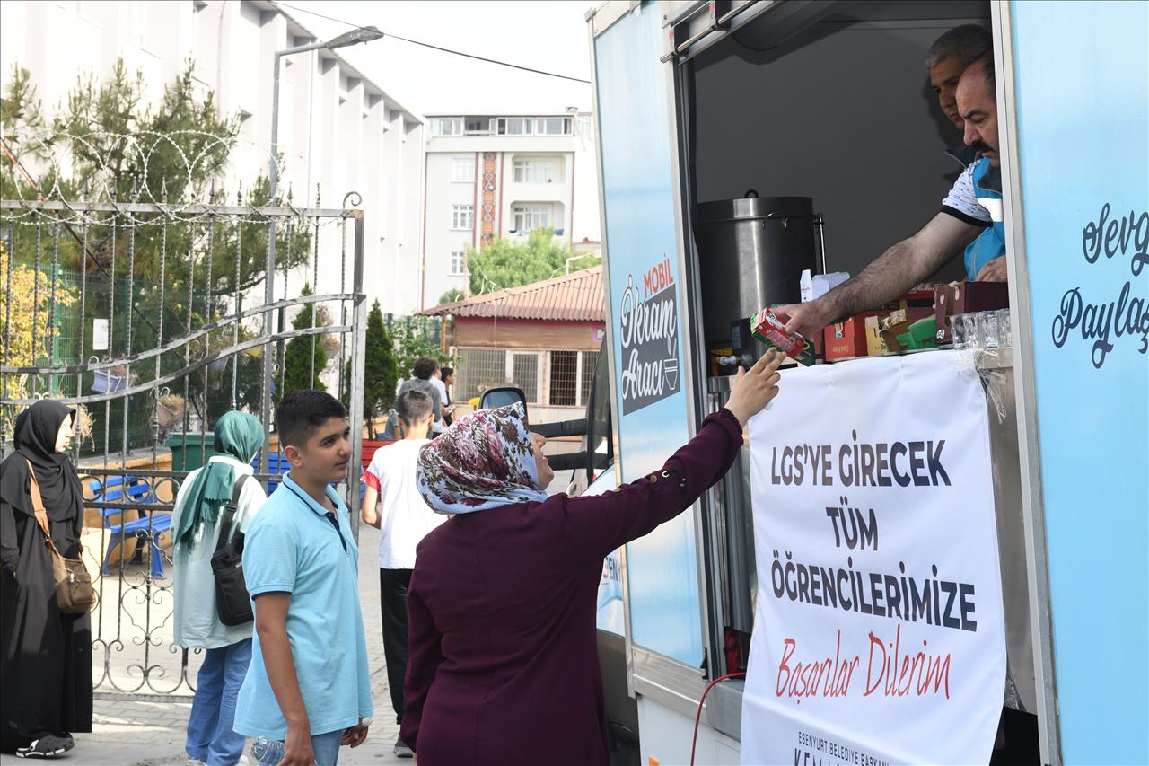 Esenyurt Belediyesi Lgs Sınavı Öğrencilerine İkramda Bulundu