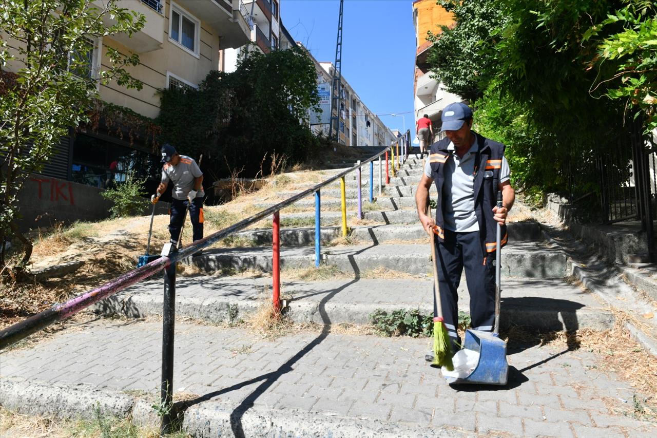 Esenyurt’ta Temizlik Seferberliği Devam Ediyor