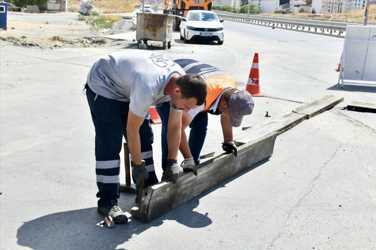 Esenyurt’ta 3 Ana Arteri Birbirine Bağlayan Kavşak Güvenli Hale Getiriliyor