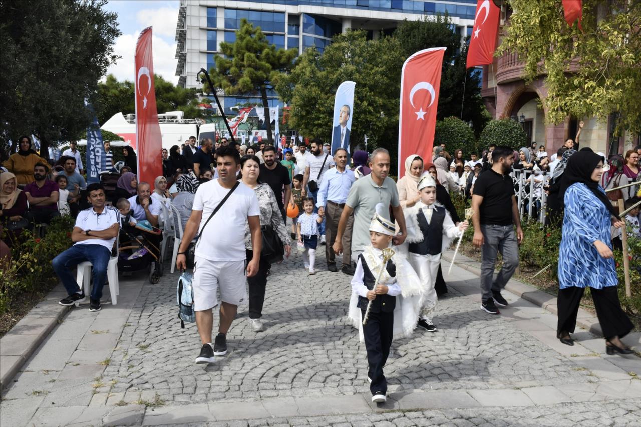 Esenyurtlu Minikler Sünnet Şöleninde Gönüllerince Eğlendi