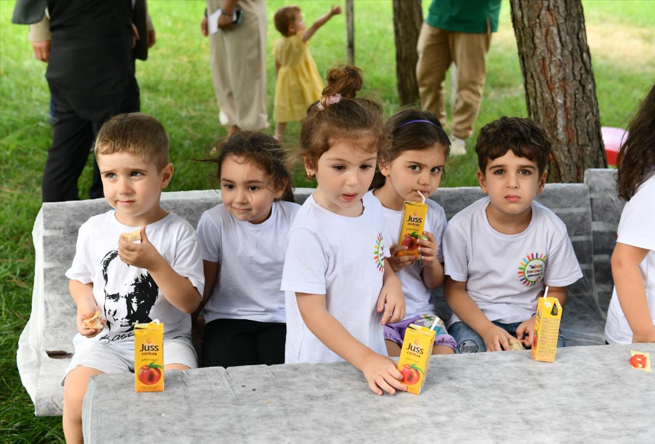 Minik Öğrenciler Esenyurt Belediyesi Barınağında Sevimli Dostlarla Buluştu