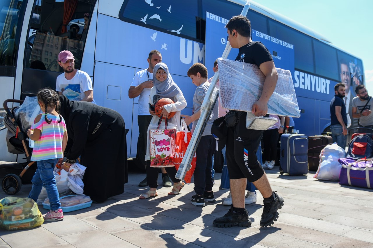 54 Suriyeli Daha Esenyurt’tan Ülkelerine Döndü