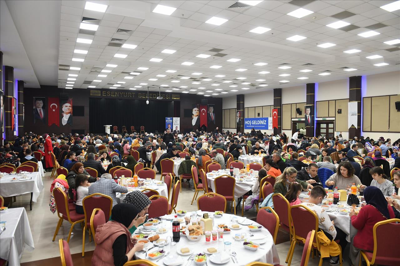 Esenyurt Belediyesi Gazi Ve Şehit Ailelerini İftar Sofrasında Ağırladı