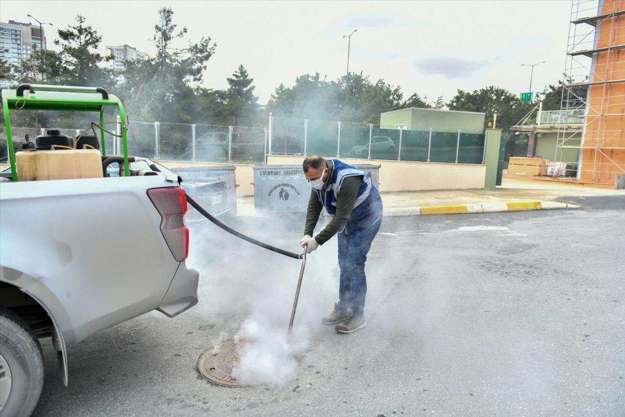 Halk Sağlığı İçin Rögarlar İlaçlanıyor