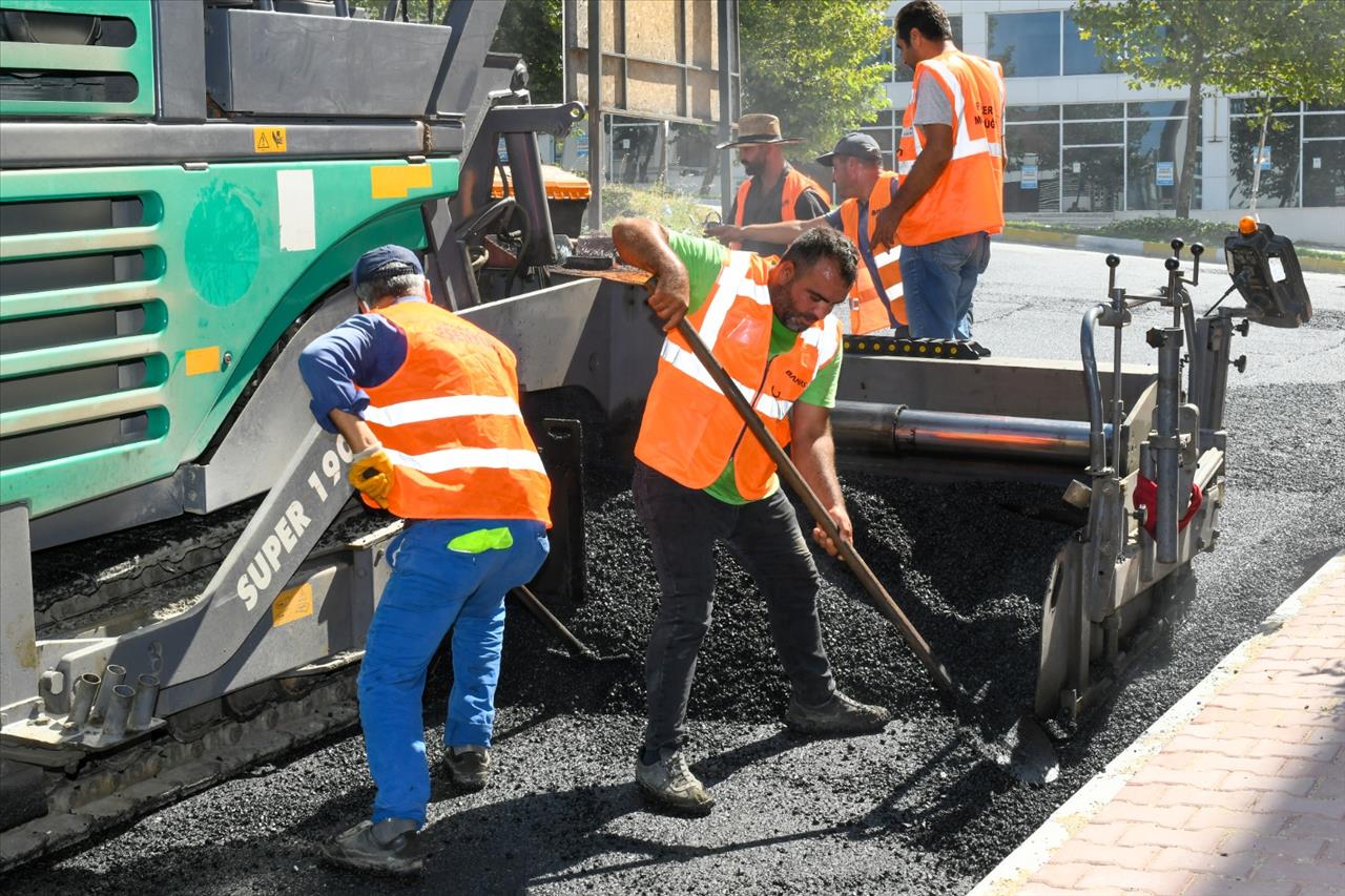 Esenyurt’ta Asfalt Çalışmaları Devam Ediyor