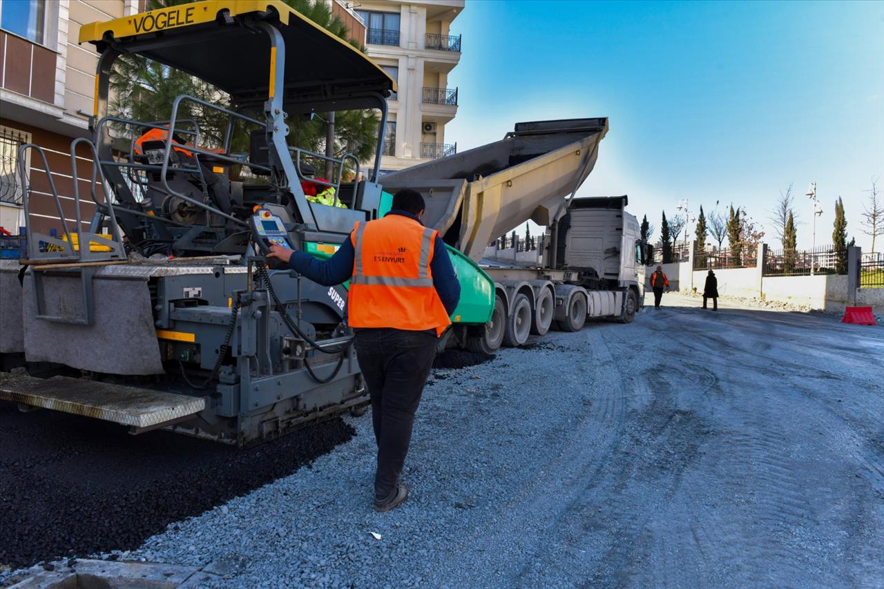 Esenyurt Yollarını Yenilemeye Devam Ediyor