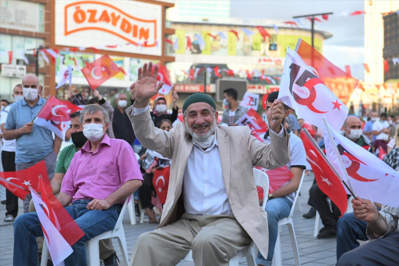 Esenyurt Meydanı’nda 15 Temmuz Anması