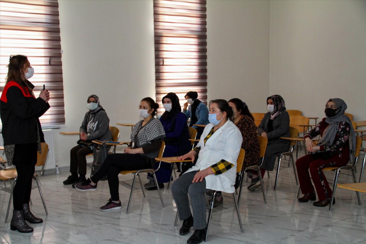 Kadın Sosyal Yaşam Merkezi’nde ‘Afet Eğitimi’ Semineri