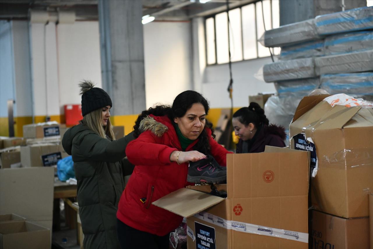 Esenyurt’tan Deprem Bölgesine Yardım Yağdı