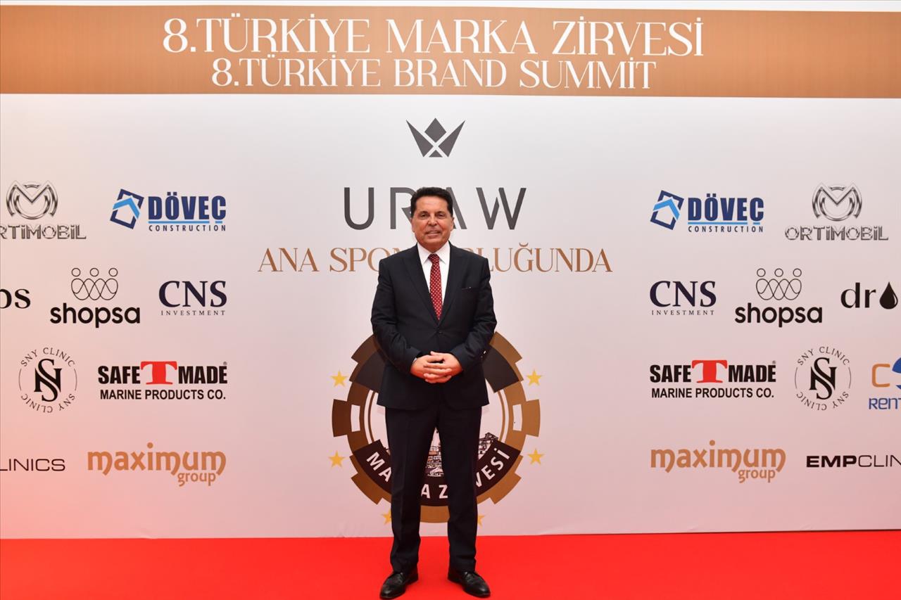 Başkan Özer Yılın “Kültür ve Sanat Markası” Ödülünü Aldı