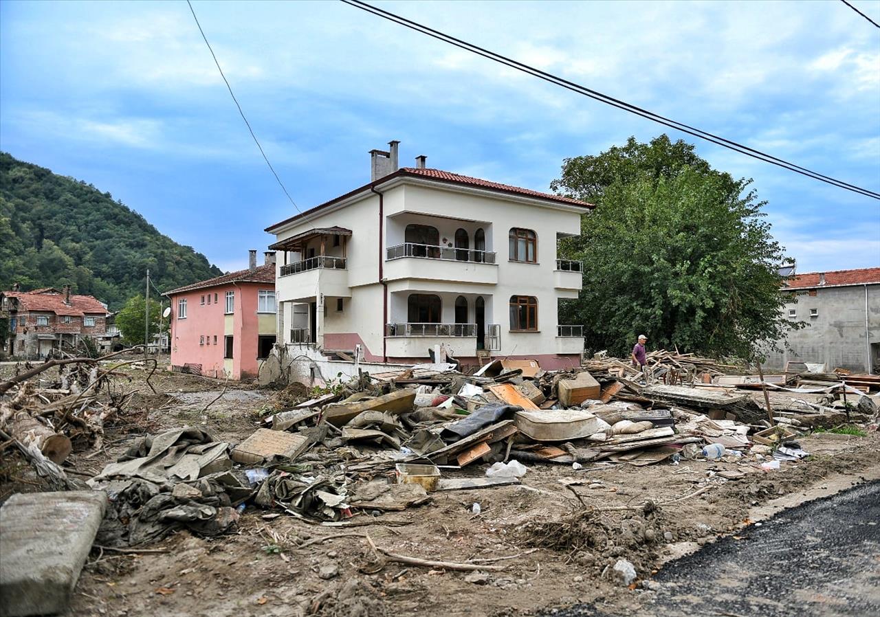 Başkan Bozkurt’tan Sel Bölgesine Dayanışma Ziyareti