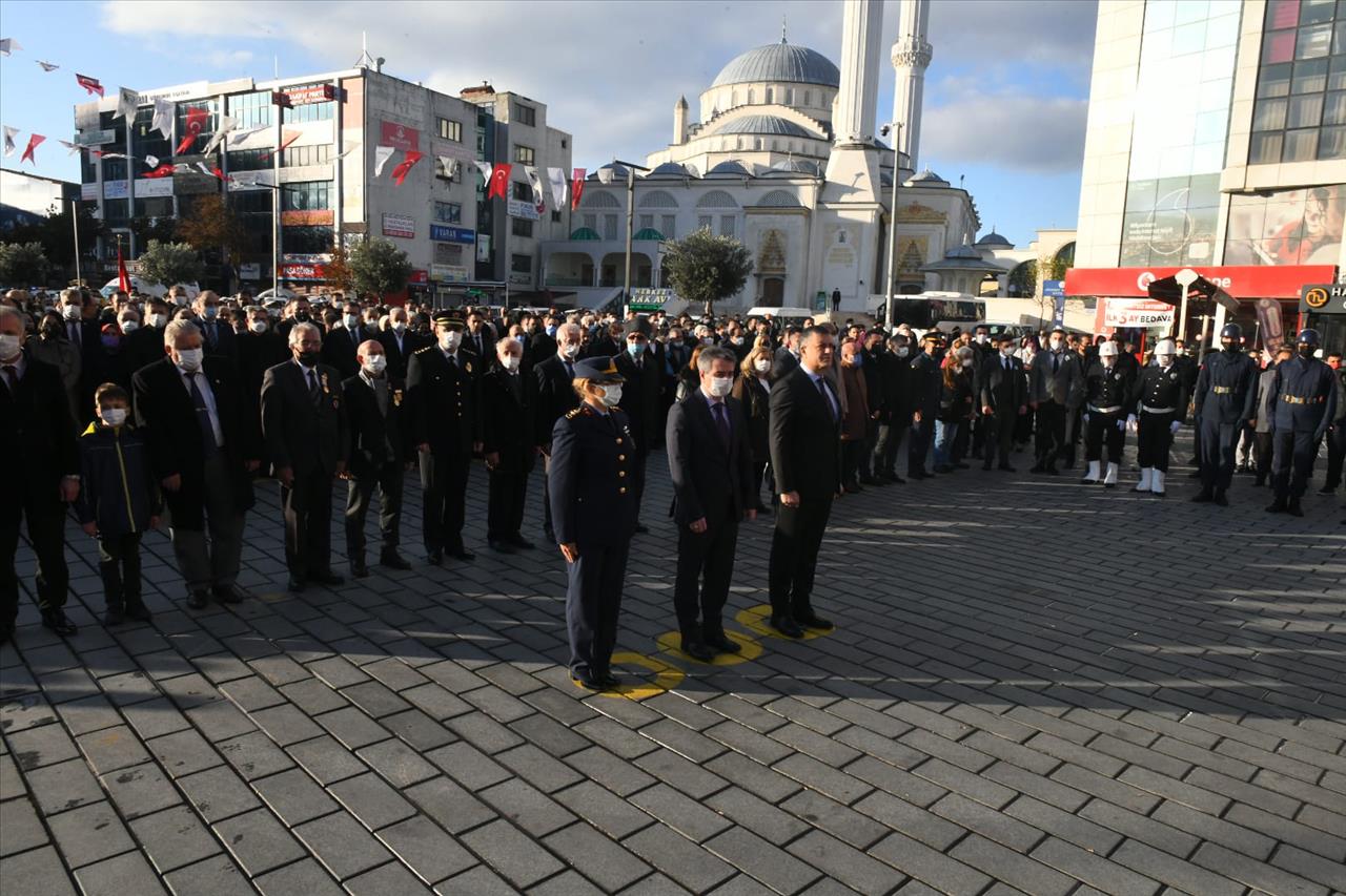 Esenyurt’ta 10 Kasım Atatürk’ü Anma Ve Çelenk Koyma Töreni