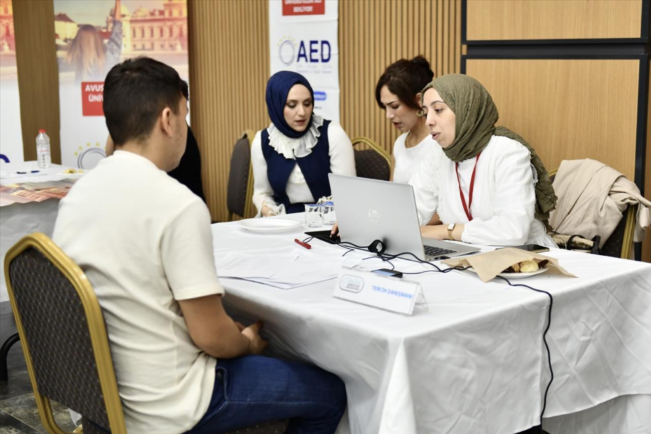 Esenyurt Belediyesi Üniversite Tercihlerinde Öğrencilerin Yanında