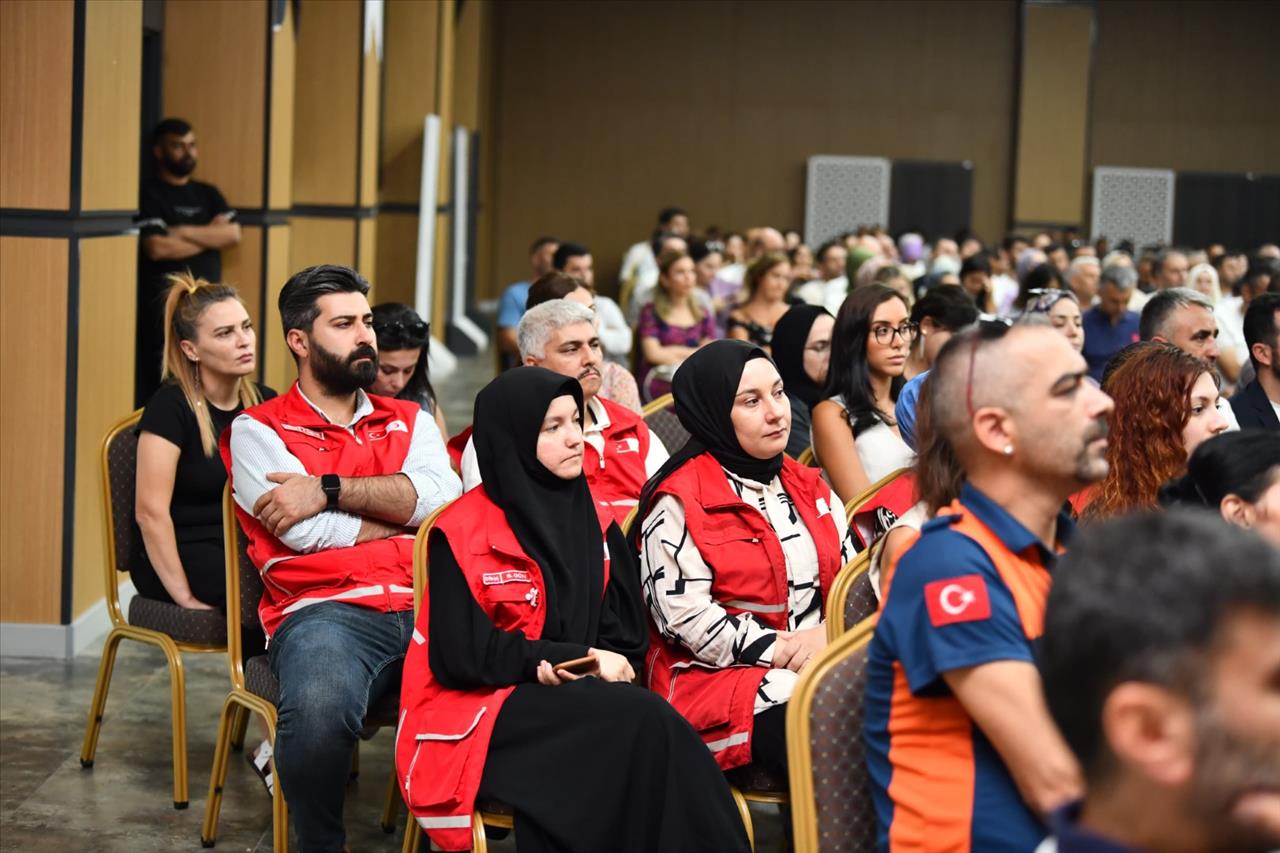 Esenyurt Belediye Başkanı Prof. Dr. Ahmet Özer: Afetleri Felakete Çevirmemek İçin Çalışacağız