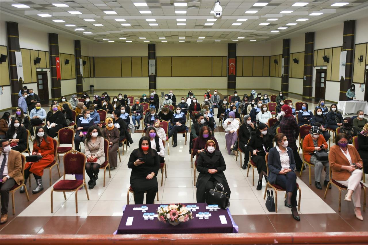 Esenyurt Belediyesi’nden “Kadının İnsan Hakları Semineri