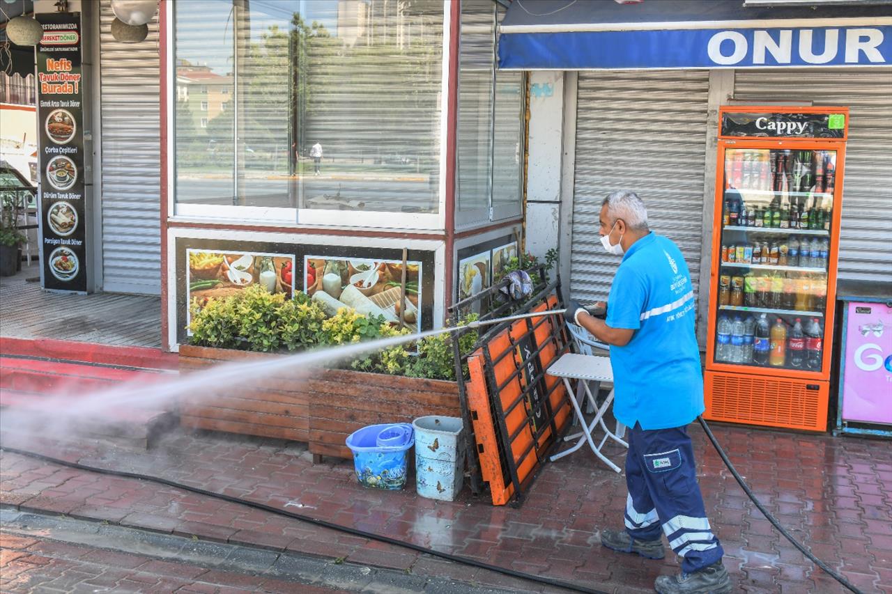 Esenyurt’ta Bodrum Katlarındaki Çamur Ve Balçık Temizlendi