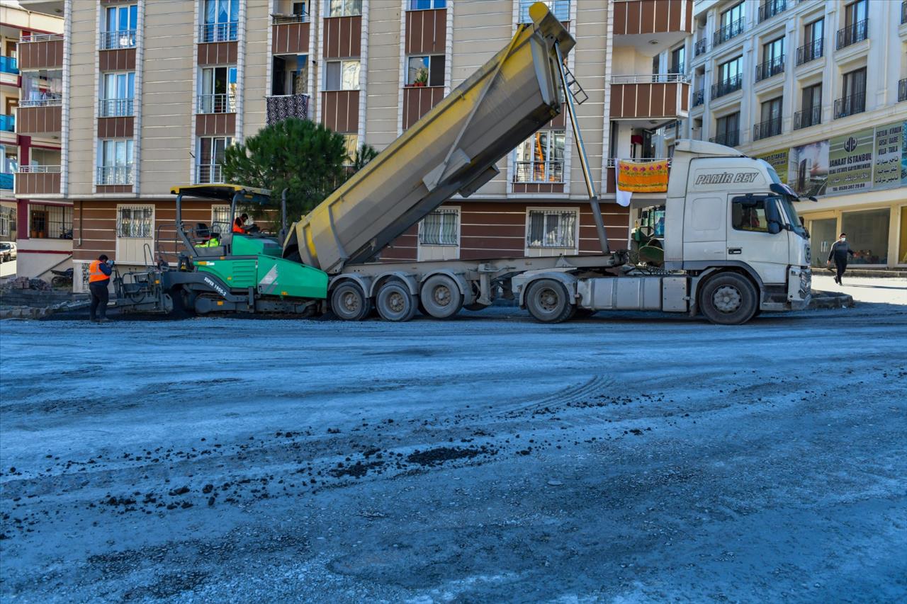 Esenyurt Yollarını Yenilemeye Devam Ediyor