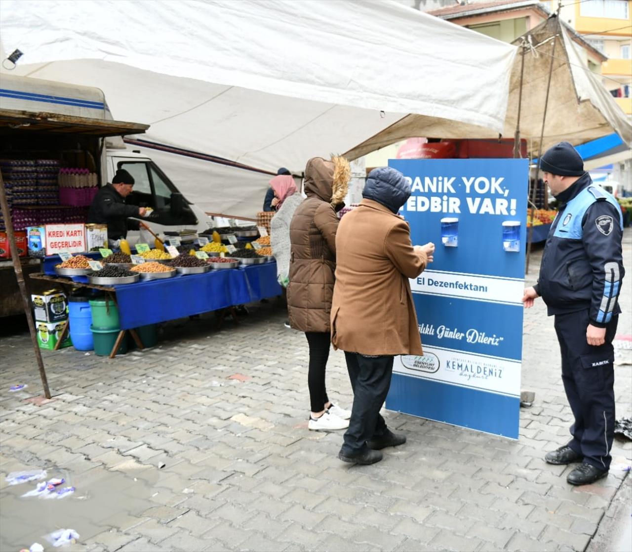 Esenyurt'ta Pazarlara El Dezenfektan Üniteleri Kuruldu