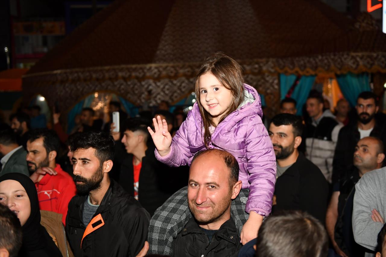 Kardeş Kültürler Festivali Kardeşlik Halaylarıyla Başladı