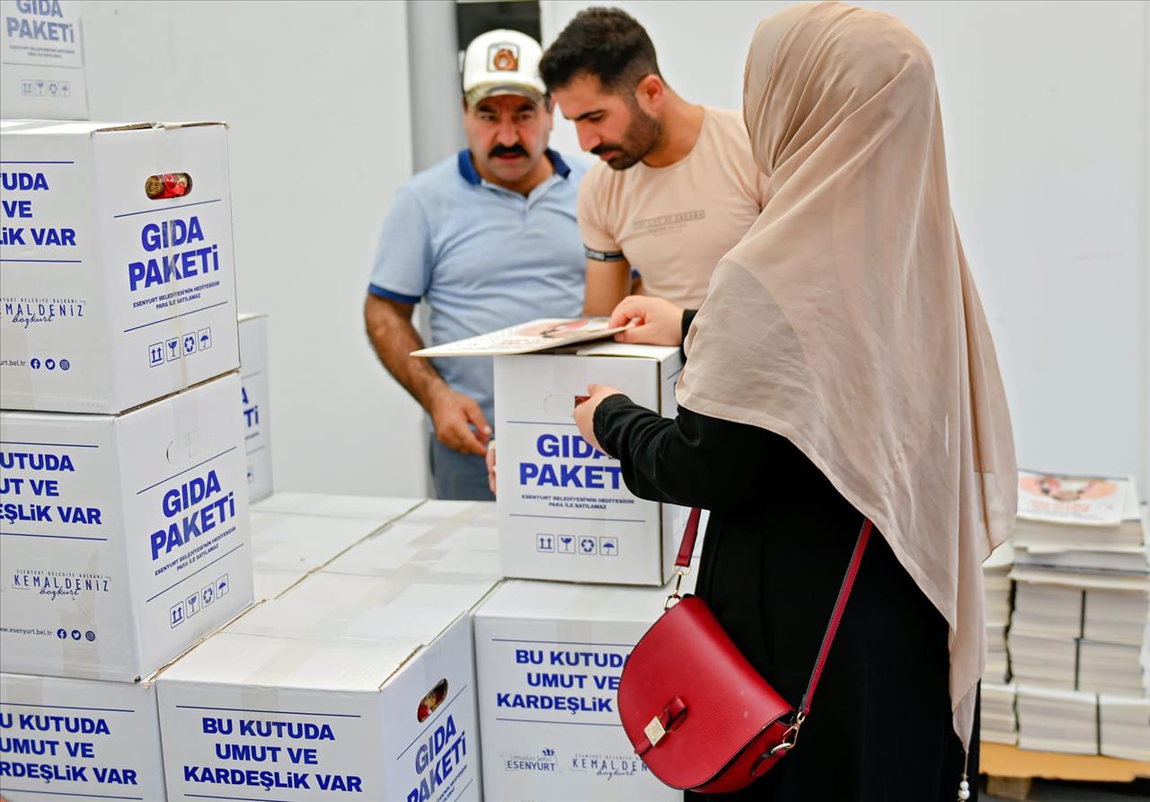 Öğrencilerin Kırtasiye Malzemeleri Esenyurt Belediyesi’nden