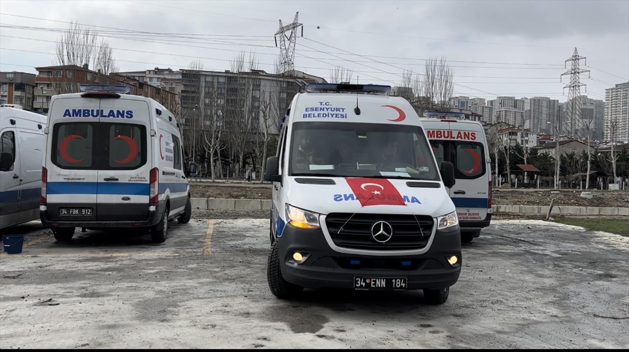 Ambulanslar Depremzeleder İçin Esenyurt’tan Yola Çıktı