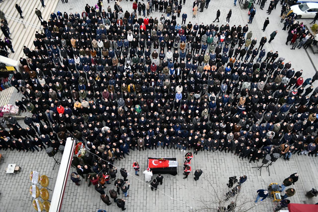 Esenyurtlular Kahraman’ı Son Yolculuğuna Uğurladı