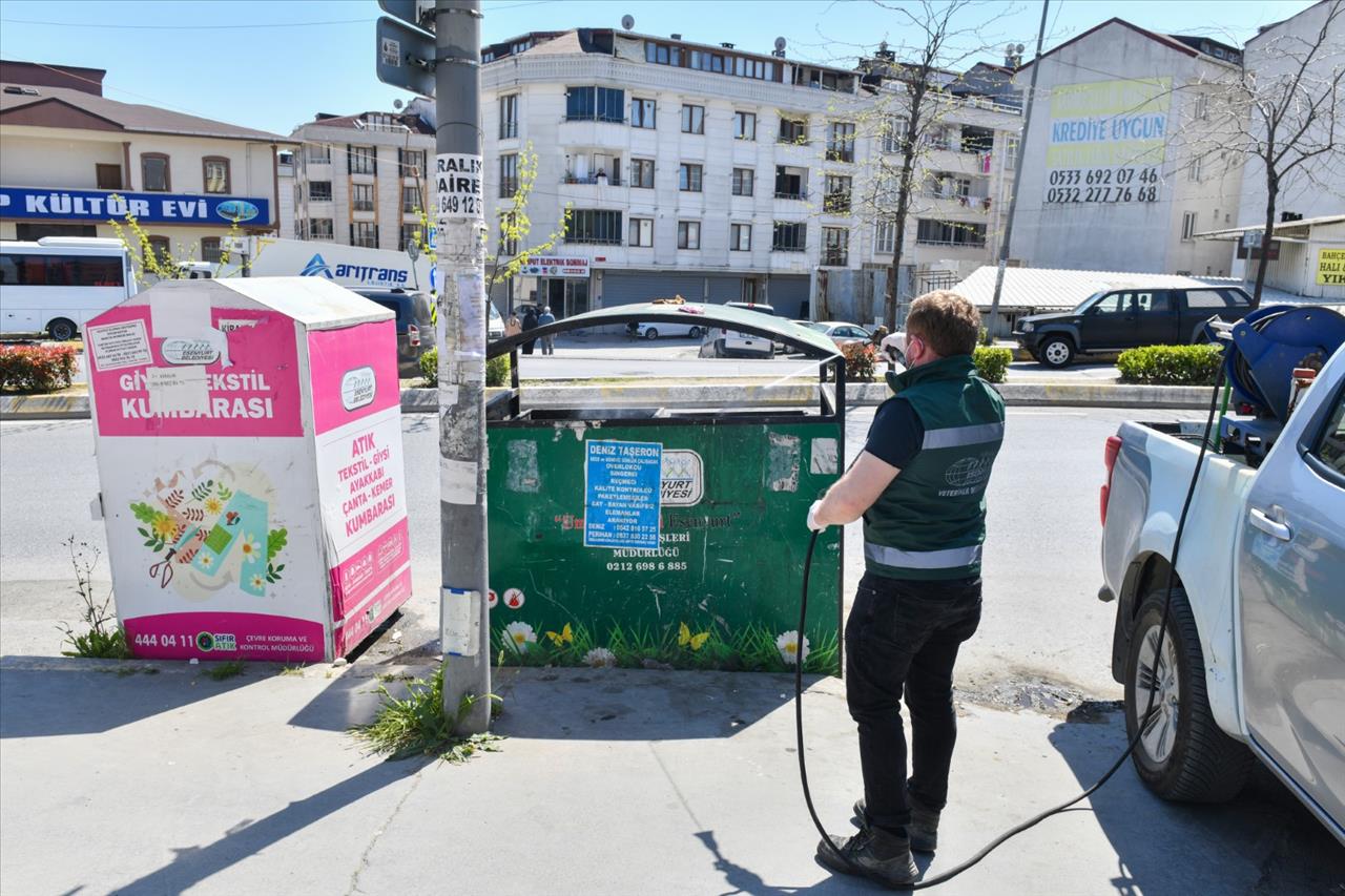 Esenyurt'ta Çöp Konteynerleri Dezenfekte Ediliyor