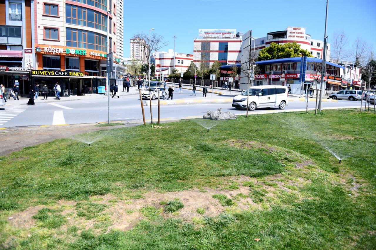 Esenyurt'ta Park ve Bahçe Alanlarında Toplanmaya Karşı Sulama Sistemleri Açıldı