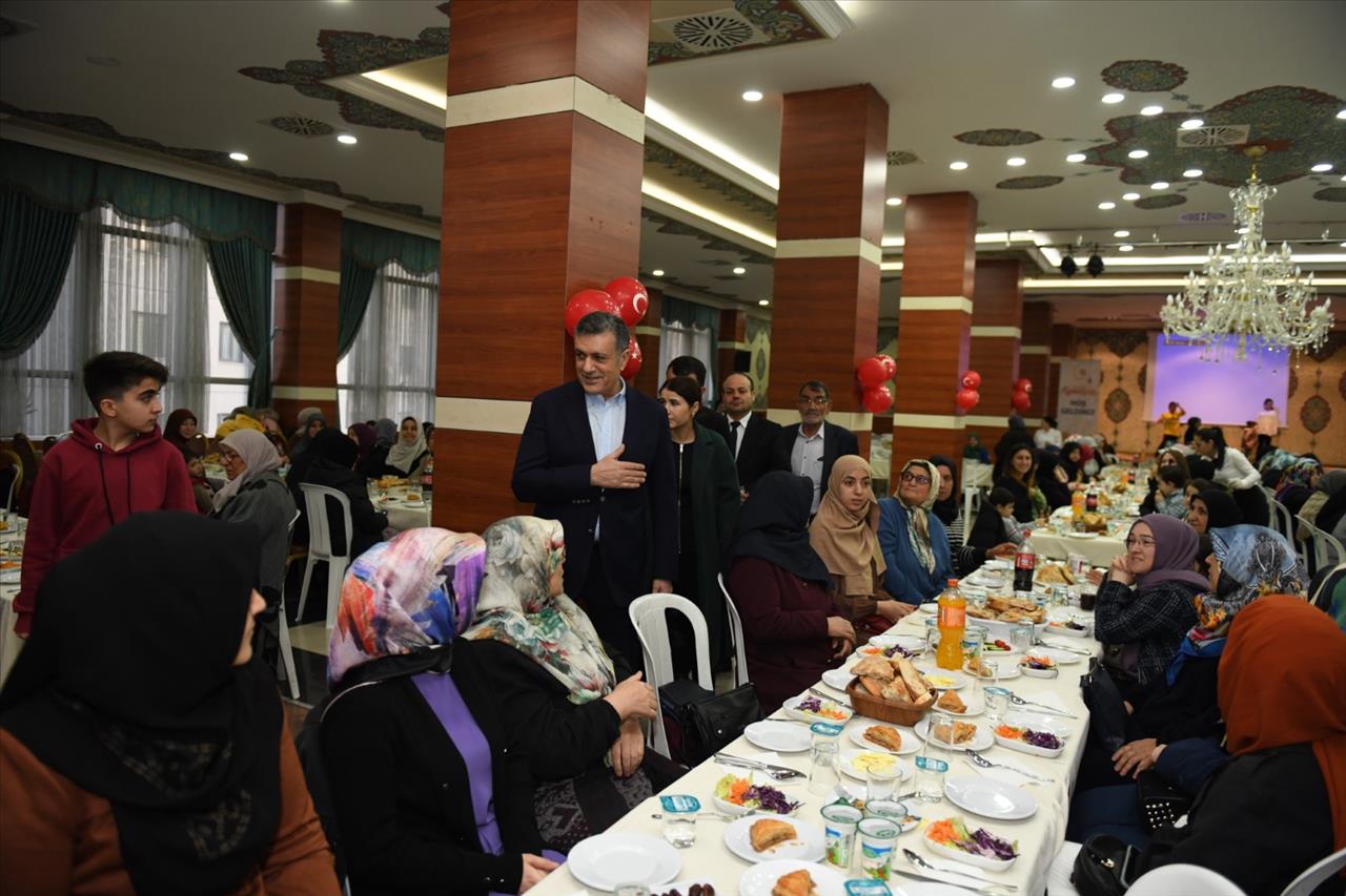 “Onun Bize Bıraktıklarını Kavramak İçin Buradayız”