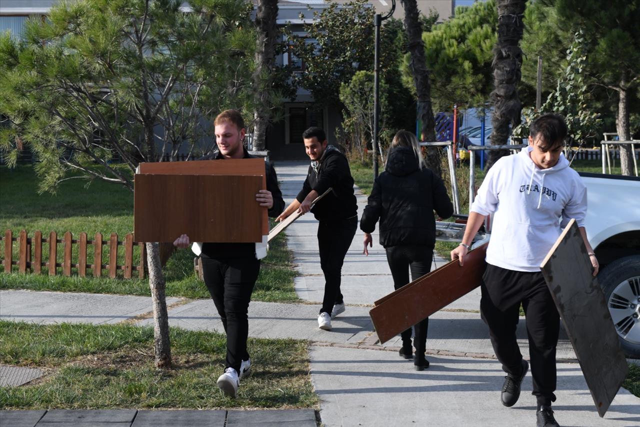 Geri Dönüşüm Malzemeleri Sokak Hayvanlarına Yuva Oldu