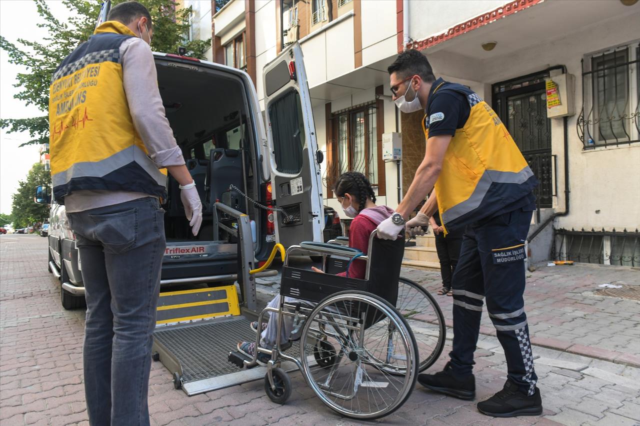 Esenyurt’ta Ameliyat Olan Öğrenci, Hasta Nakil Aracıyla Sınava Götürüldü