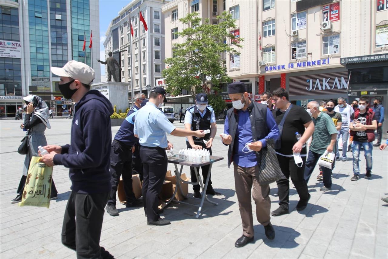 74 Gün Sonra İlk Cuma Namazı Esenyurt Meydanı’nda Kılındı