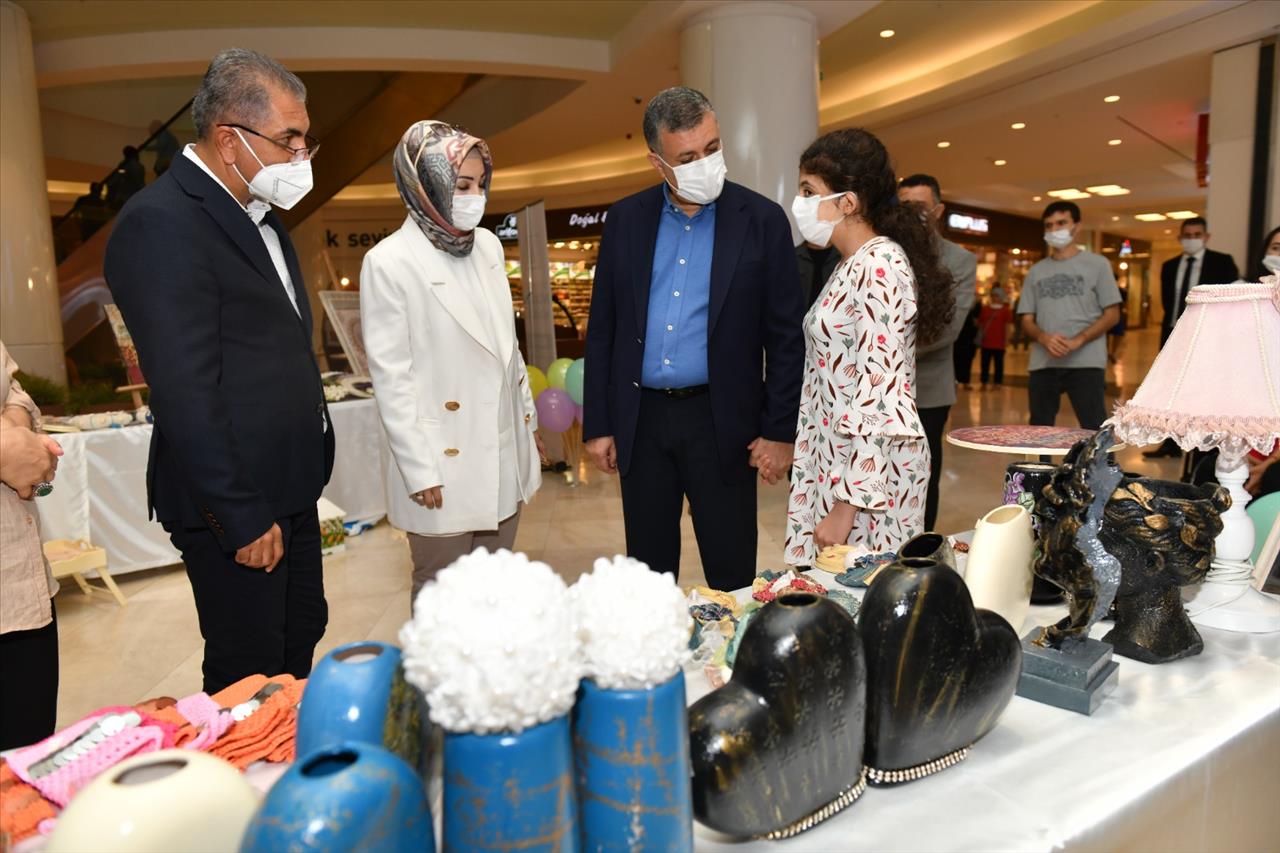 Başkan Bozkurt, Engelsiz Sanat Atölyesi Sergisi’nin Açılışını Yaptı