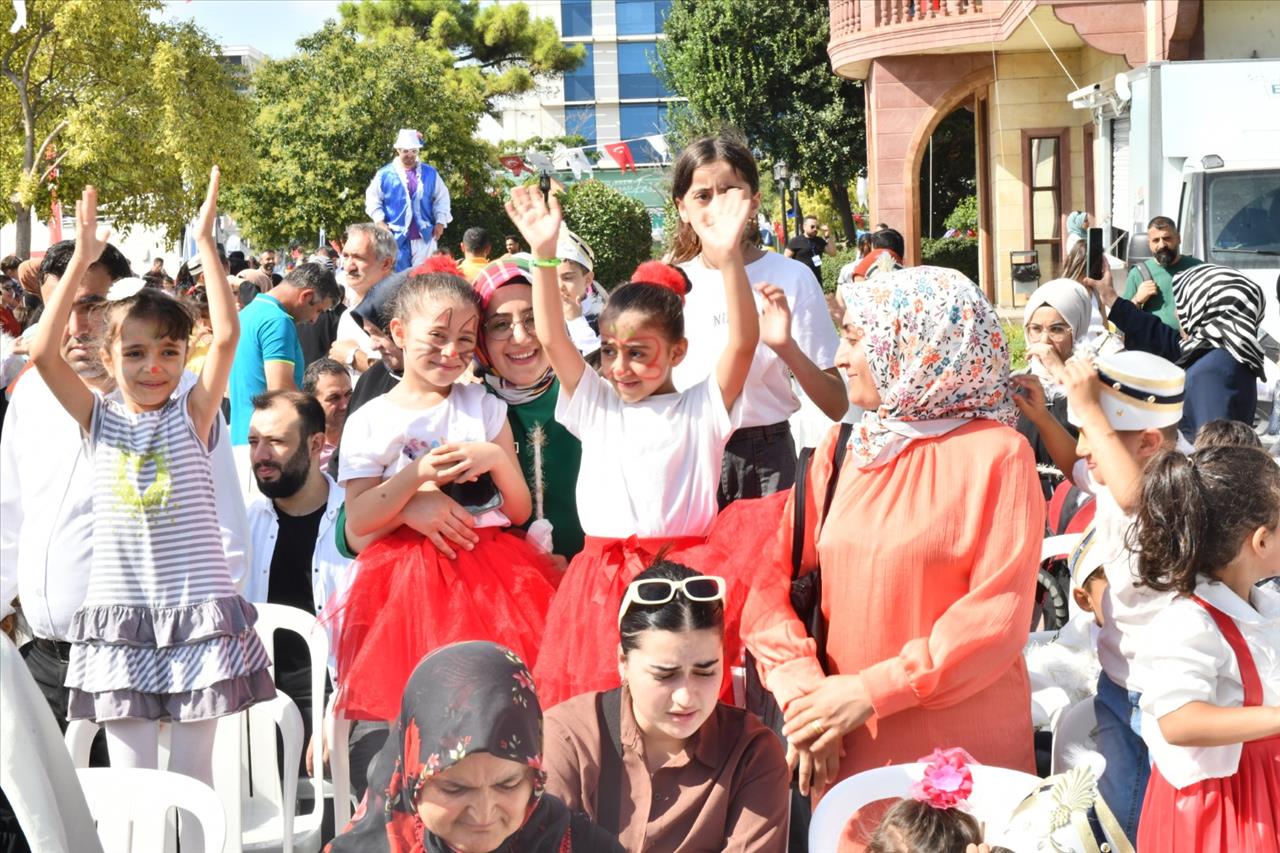 Esenyurtlu Minikler Sünnet Şöleninde Gönüllerince Eğlendi