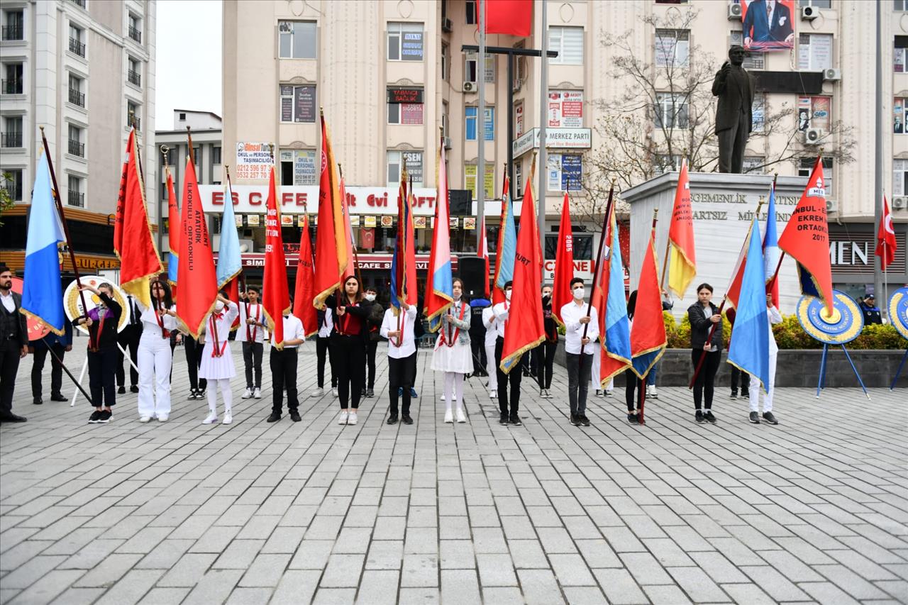 Başkan Bozkurt, 23 Nisan Kutlamalarına Katıldı