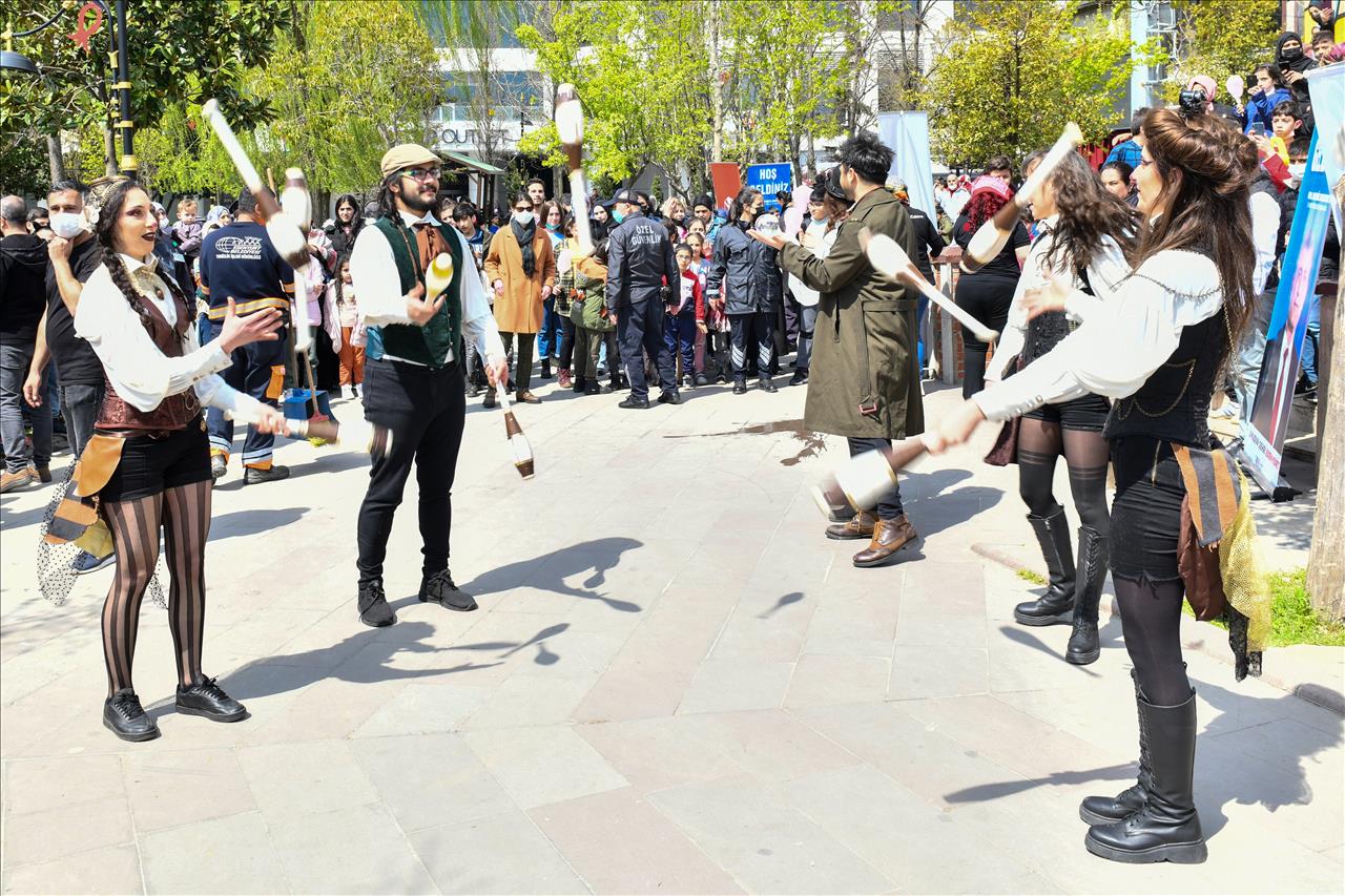 Çocuklar “Sosyal Sirk” İle Hem Eğlendi Hem De Bilgilendi