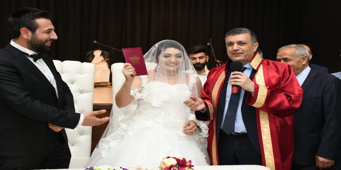 Başkan Bozkurt’tan ilk nikah