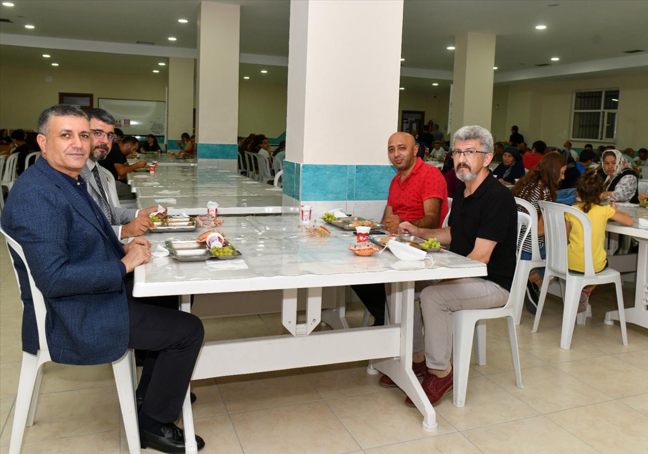 Başkan Bozkurt, Canlarla Orucunu Açtı 