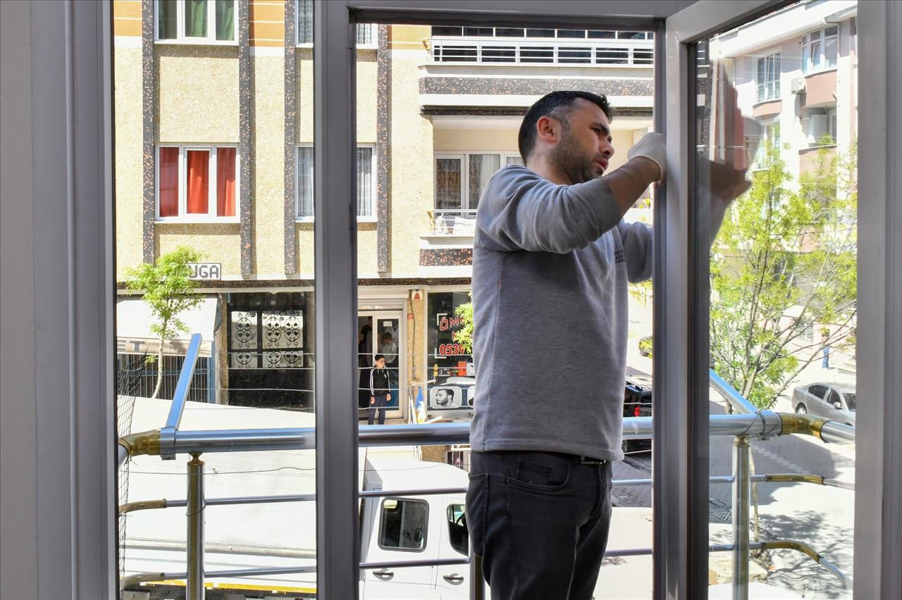 Esenyurt Belediyesi, ‘Evde Temizlik’ Hizmeti İle De İhtiyaç Sahiplerine Destek Oluyor