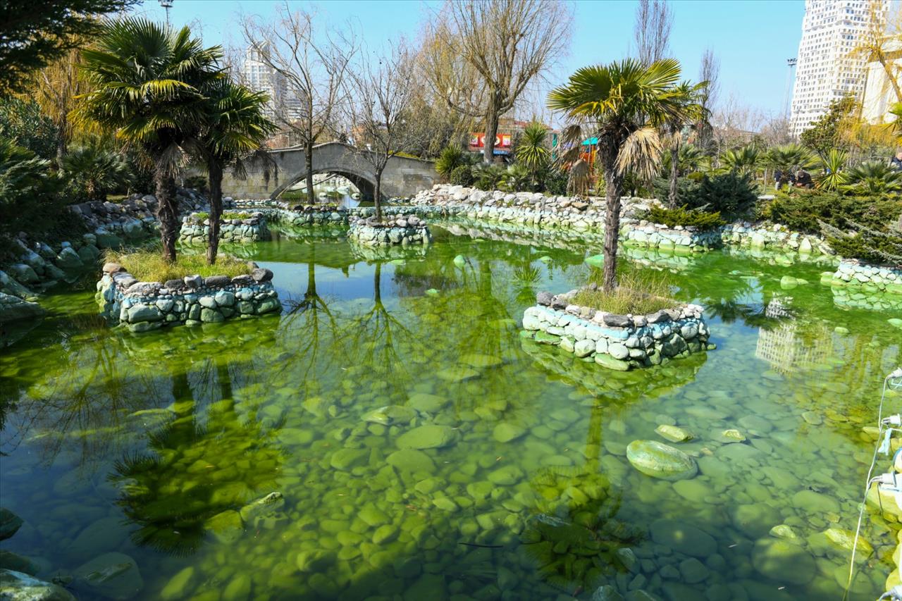 Esenyurt’un Parklarında Yaza Hazırlık Temizliği Devam Ediyor