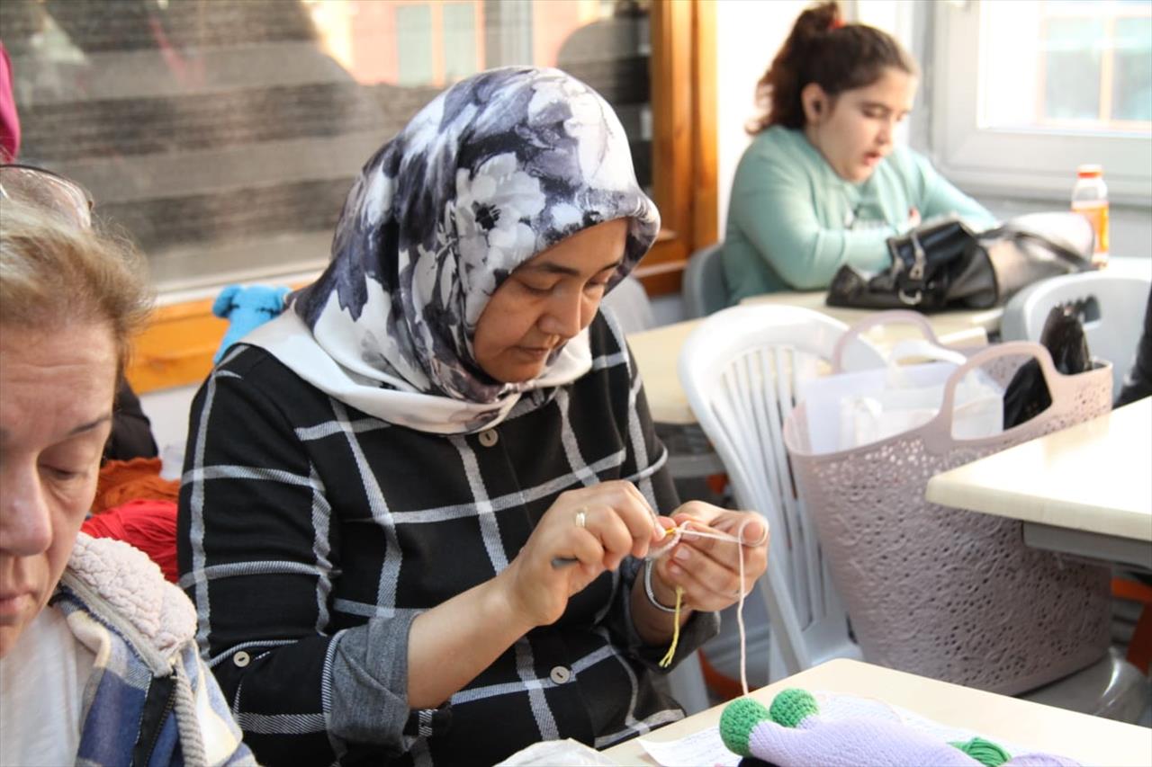 Esenyurtlu kadınlar hem üretiyor hem kazanıyor