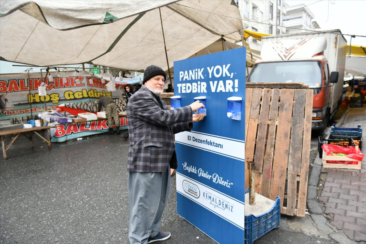 Esenyurt'ta Pazarlara El Dezenfektan Üniteleri Kuruldu