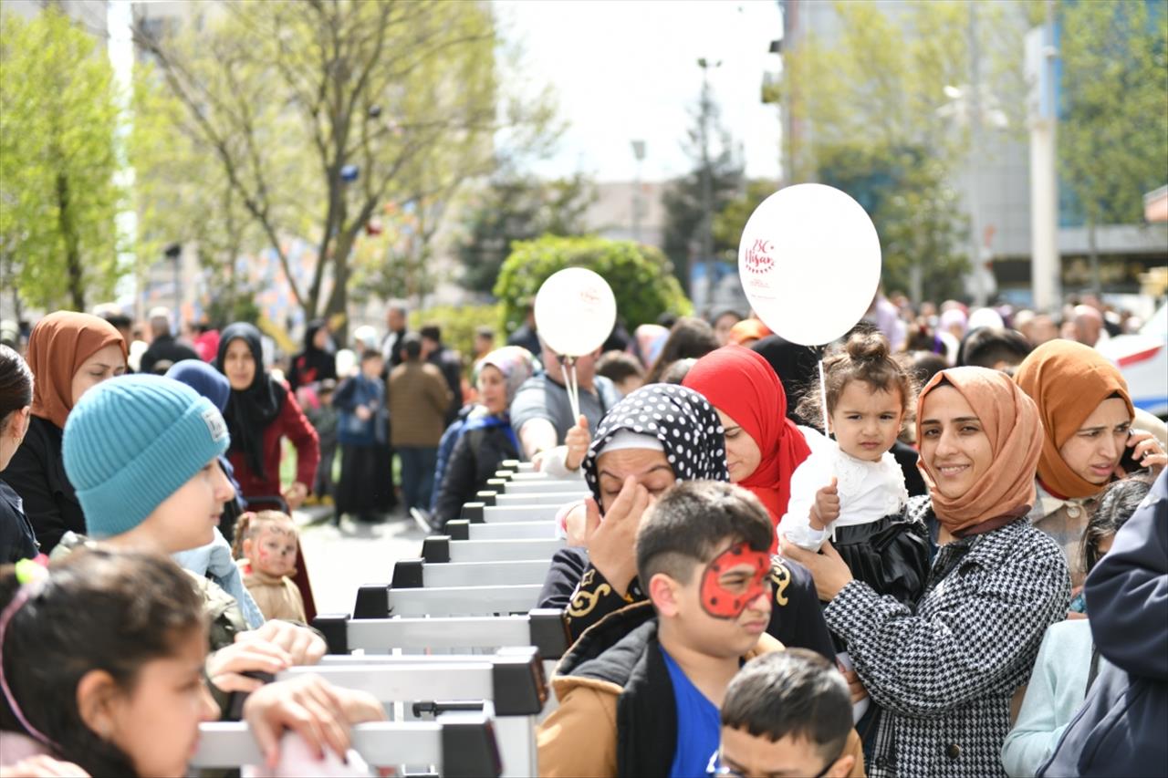 Esenyurtlu Çocuklar 23 Nisan Coşkusunu Yaşadı 