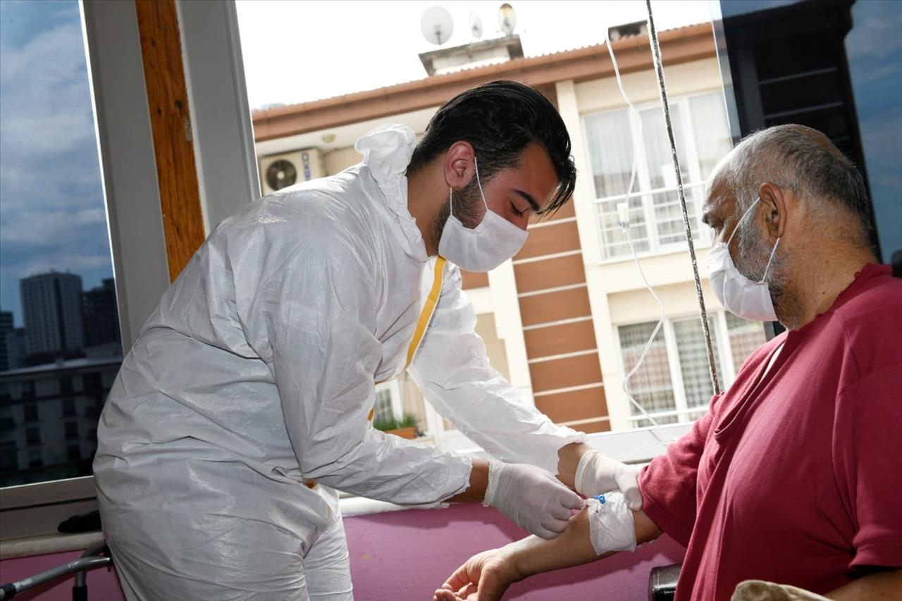 Esenyurt Belediyesi Evde Sağlık Hizmetlerine Devam Ediyor