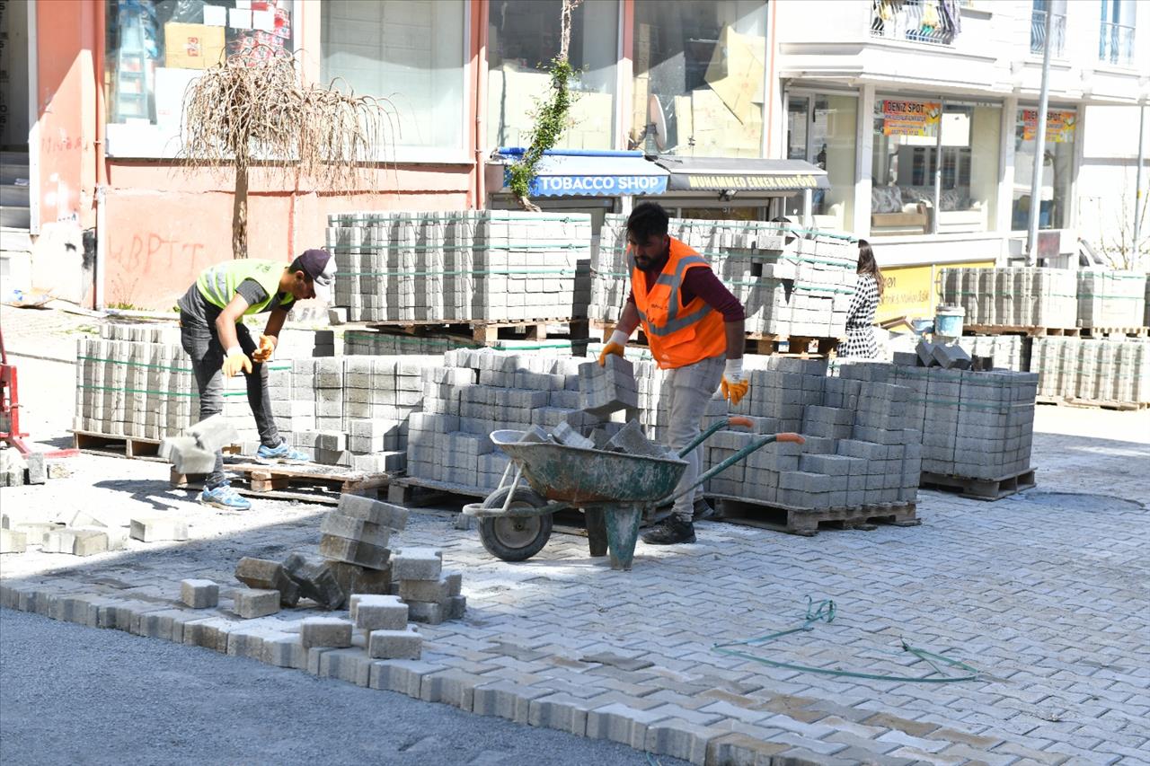 Esenyurt Belediyesi Yolları Güzelleştirmeye Devam Ediyor