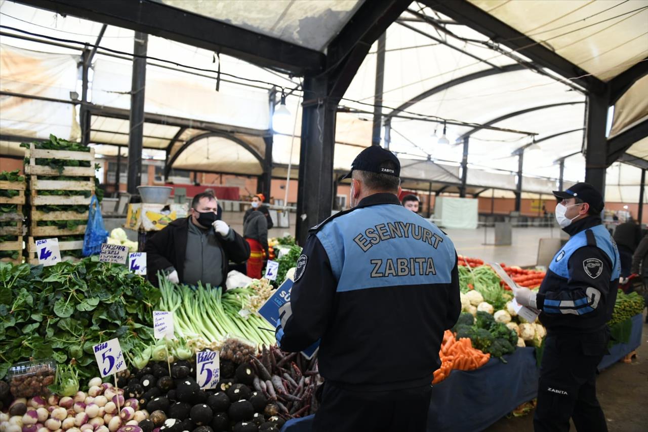 Esenyurt Belediyesi Zabıta Ekiplerinden Pazarlarda Maske ve Yaş Denetimi