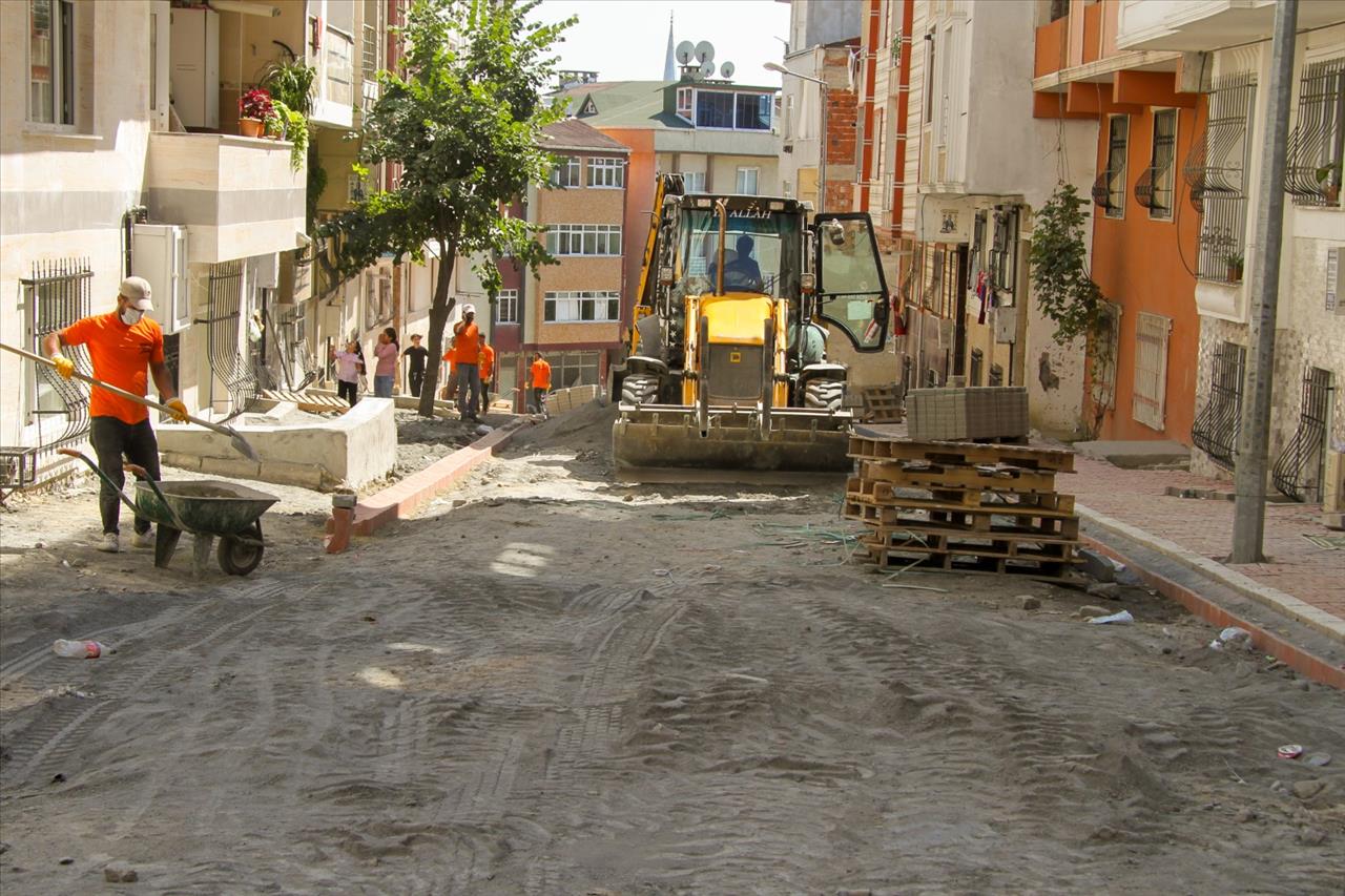 Esenyurt’ta Yol Bakım Çalışmaları Devam Ediyor